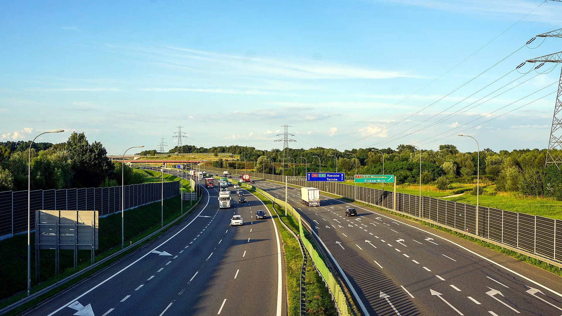 Autostrada A4 w krakowskim Bieżanowie widziana z wiaduktu przy ulicy Potrzask