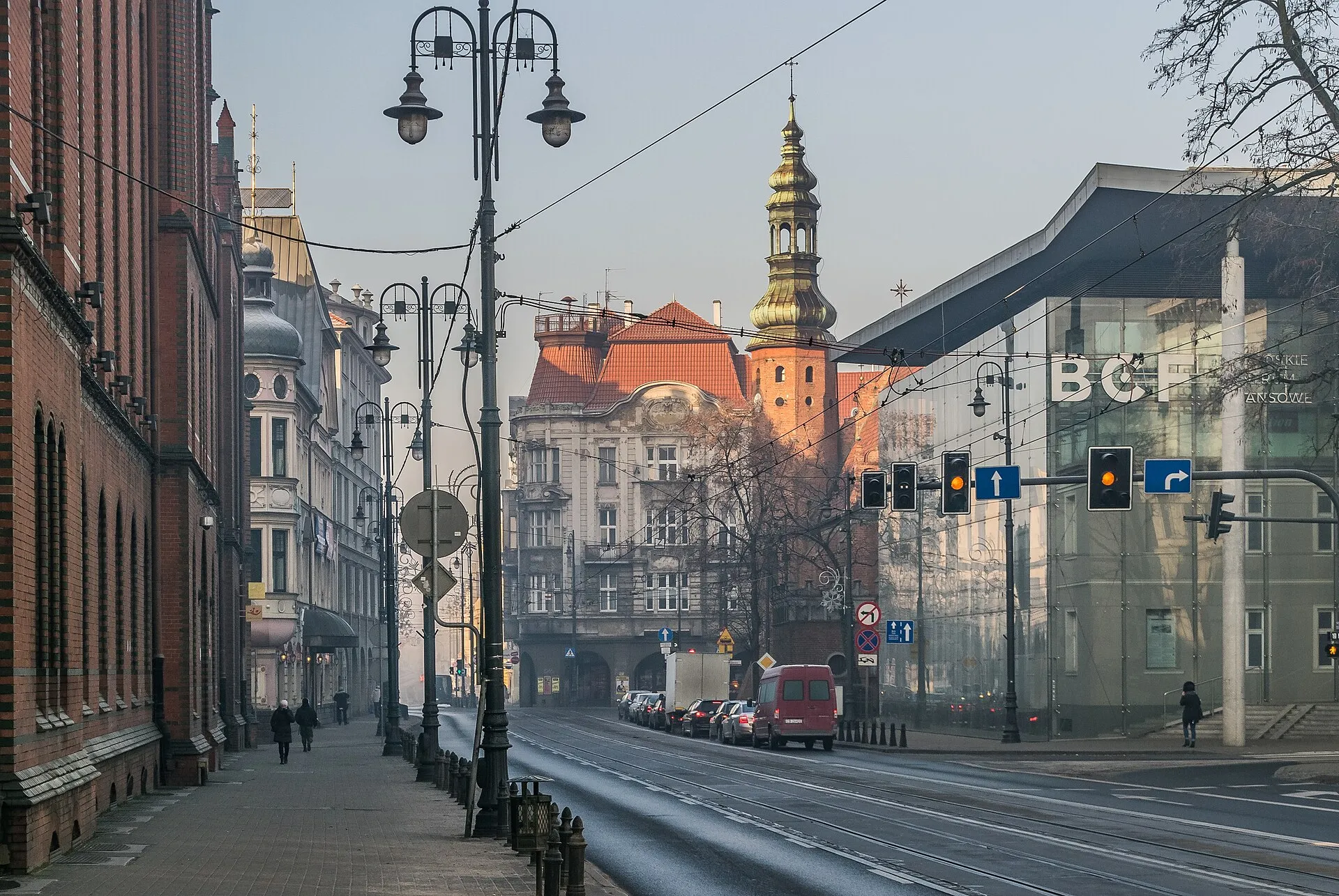 Ulica Jagiellońska z torowiskiem w Bydgoszczy w styczniu 2018 roku