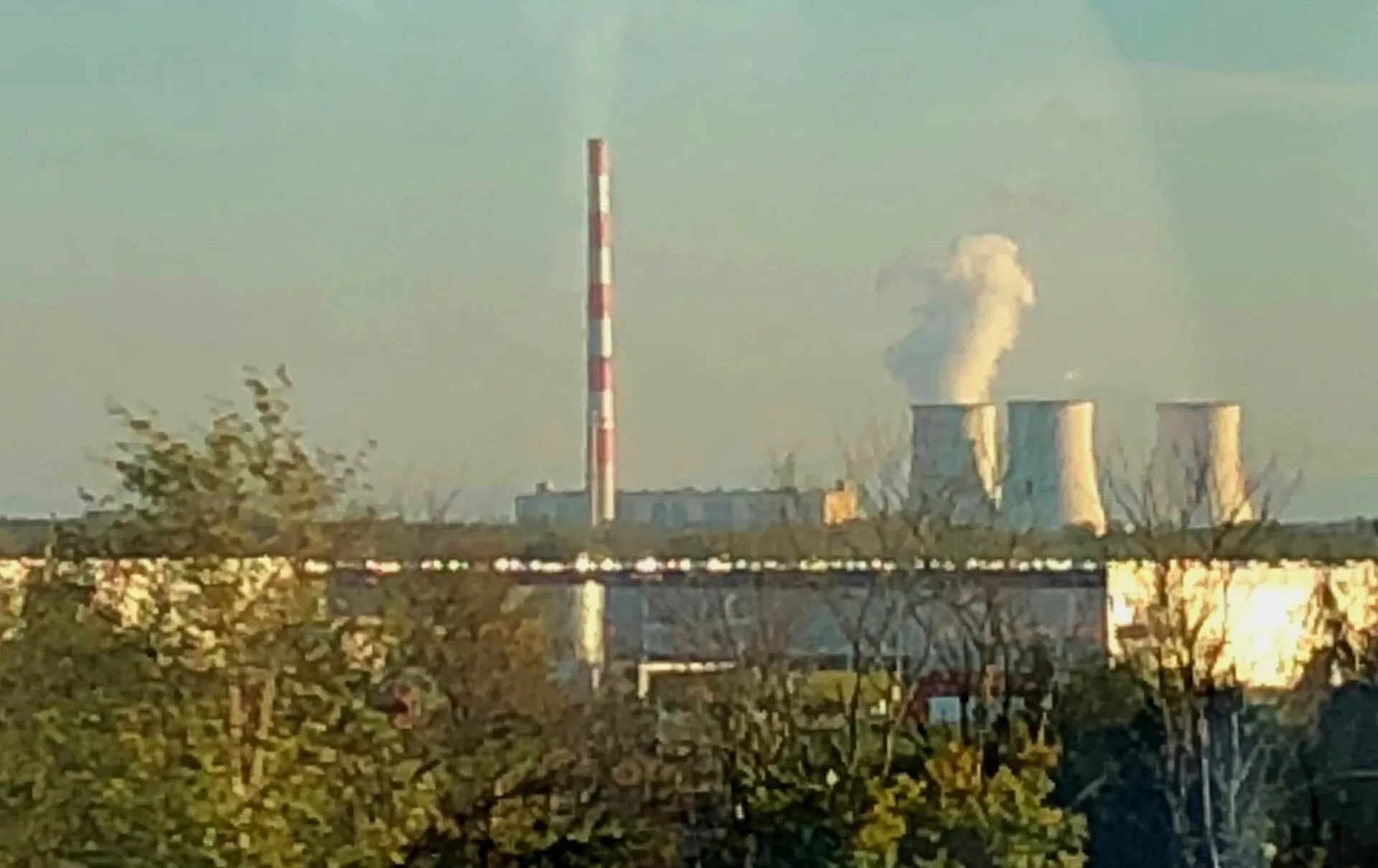 Elektrownia węglowa w Jaworznie z chłodniami kominowymi, 2018