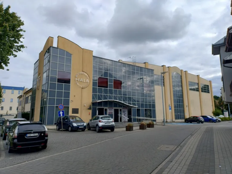 Bocheńska Hala Sportowa przy ulicy Poniatowskiego w Bochni