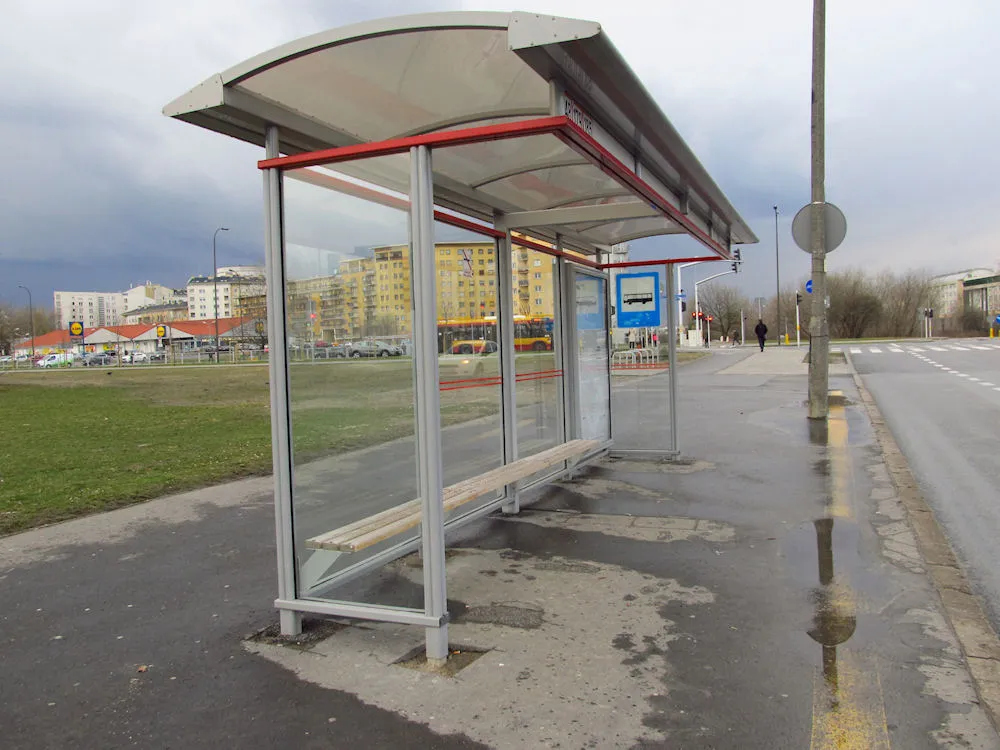 Przystanek autobusowy przy ulicy Indiry Gandhi w Warszawie, 2016