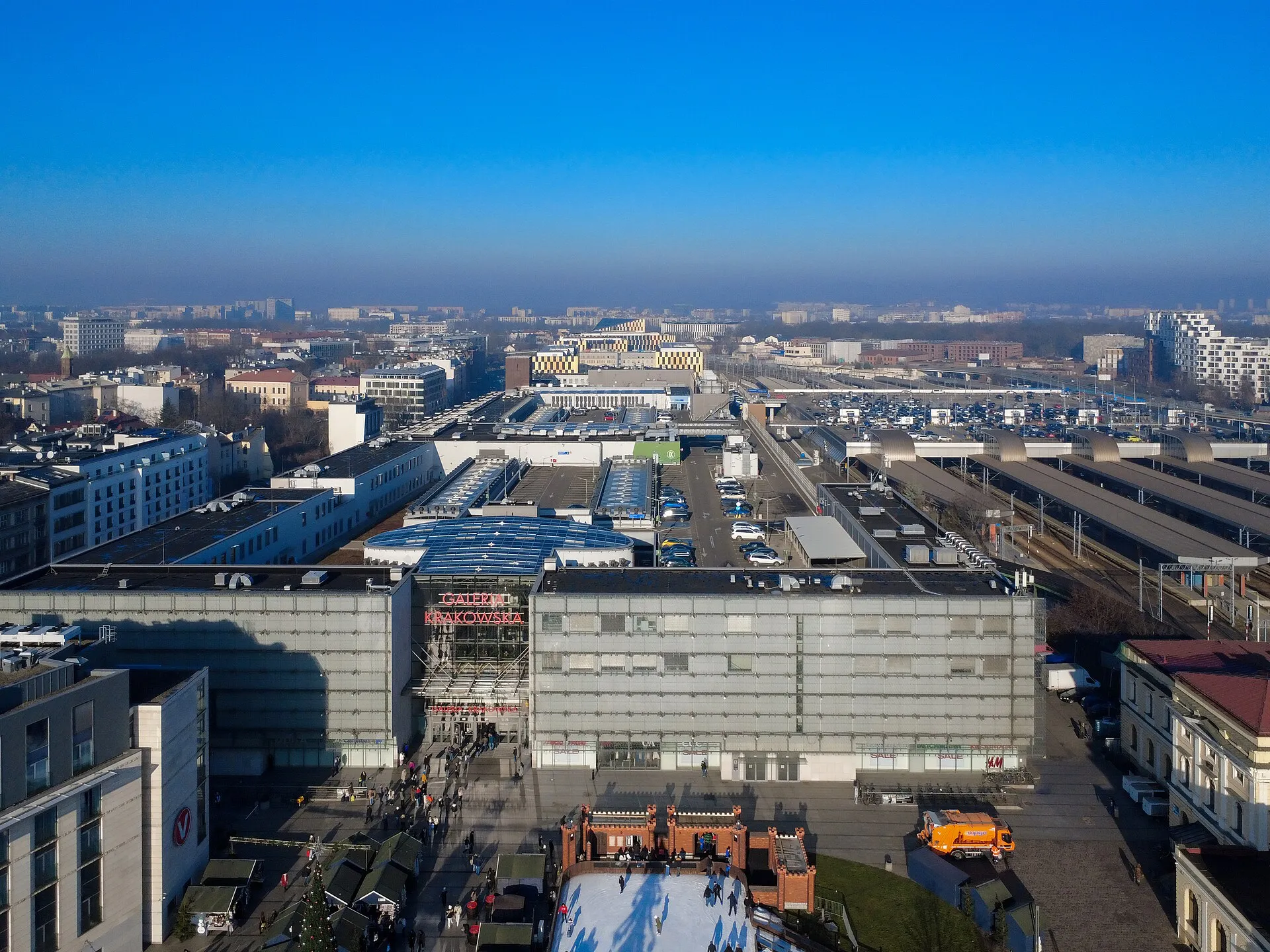 Galeria Krakowska widziana z placu Jana Nowaka-Jeziorańskiego w 2025 roku