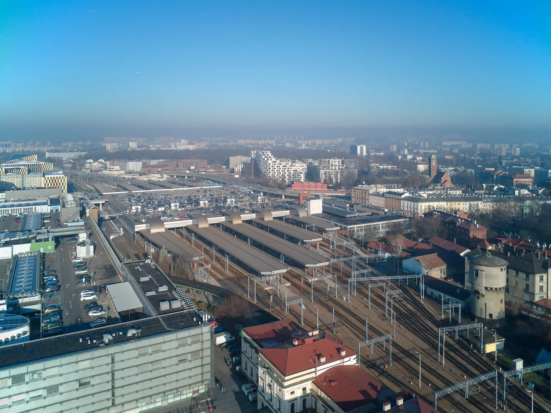 Widok z lotu ptaka na stację Kraków Główny w 2025 roku
