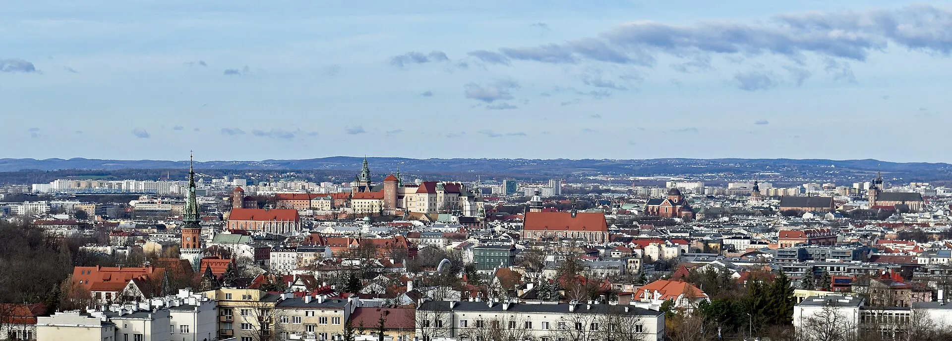Panorama centrum Krakowa widziana z Kopca Kraka w 2023 roku