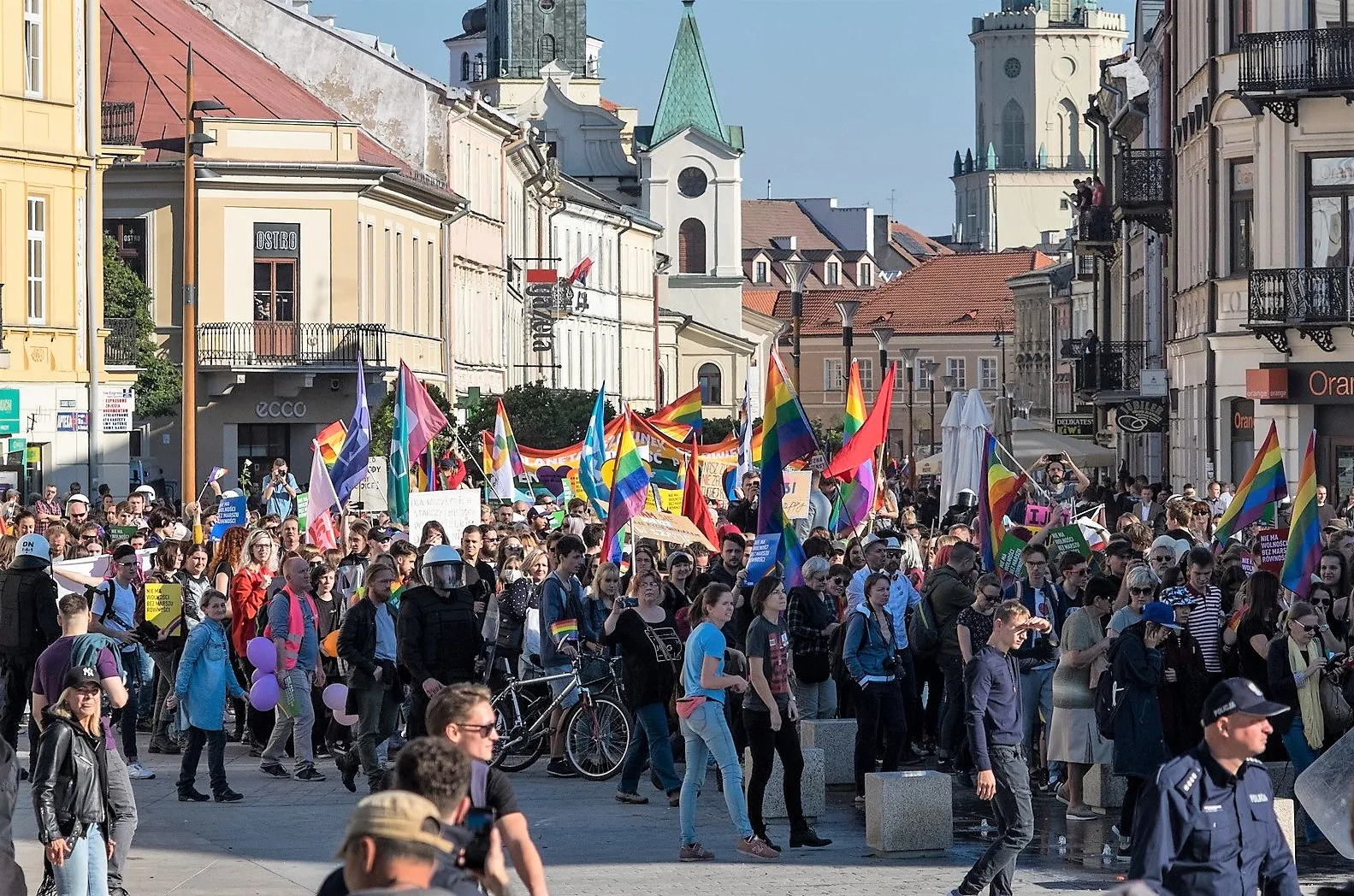 Uczestnicy Marszu Równości na Krakowskim Przedmieściu w Lublinie w 2018 roku