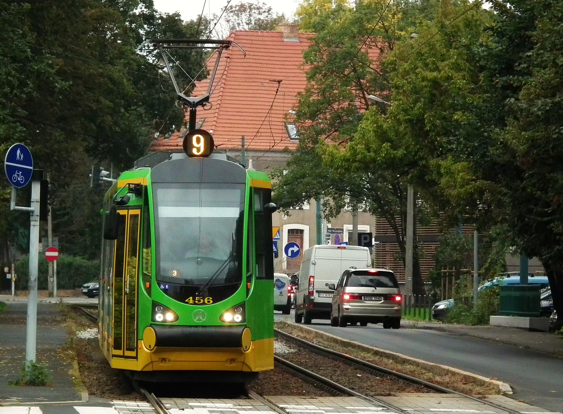 Tramwaj Moderus Beta na Alei Wielkopolskiej w Poznaniu w 2017 roku