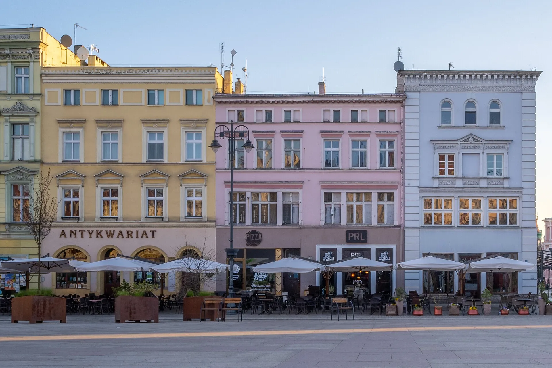 Południowa pierzeja Starego Rynku w Bydgoszczy w 2023 roku