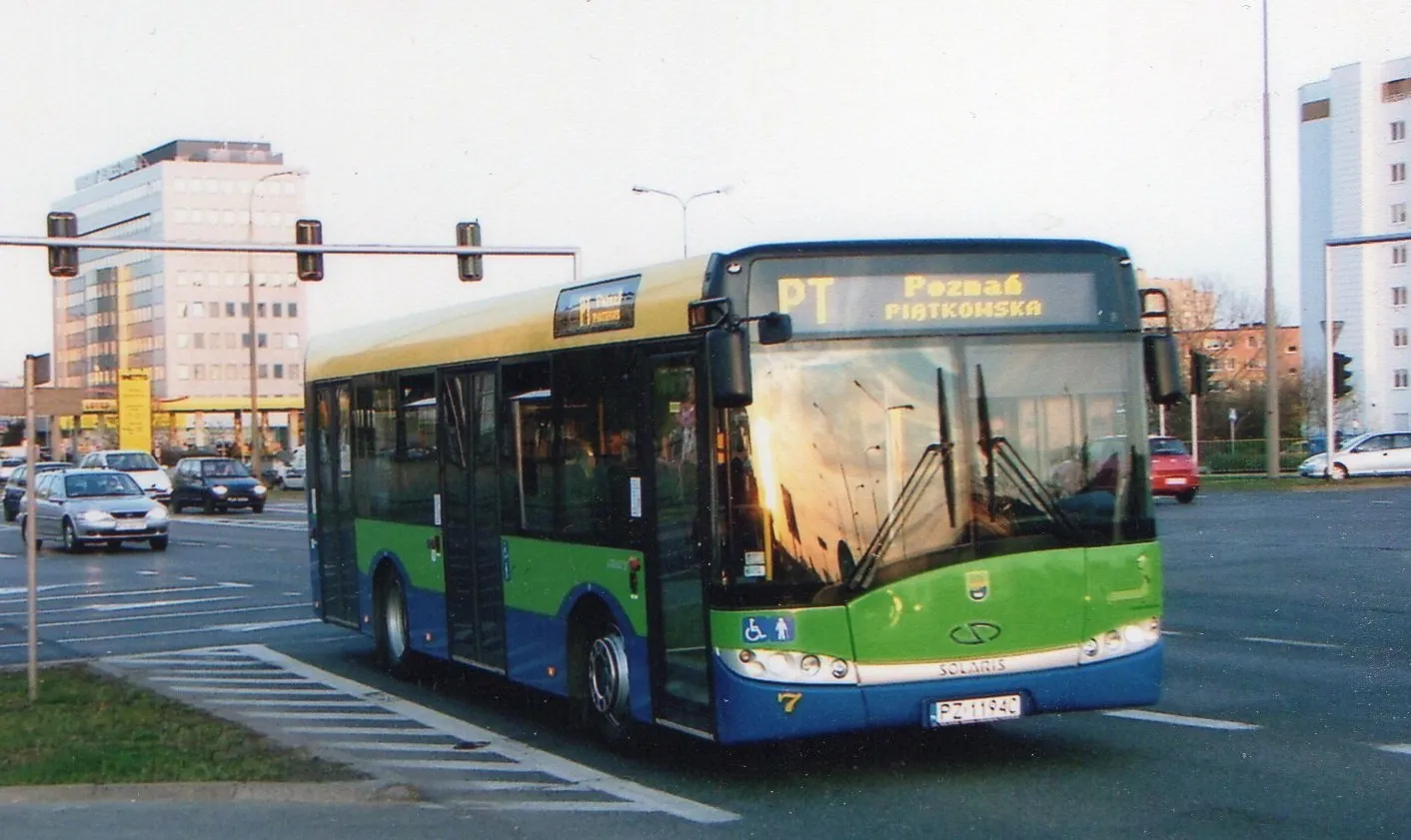 Autobus Solaris na al. Solidarności w Poznaniu w 2007 roku