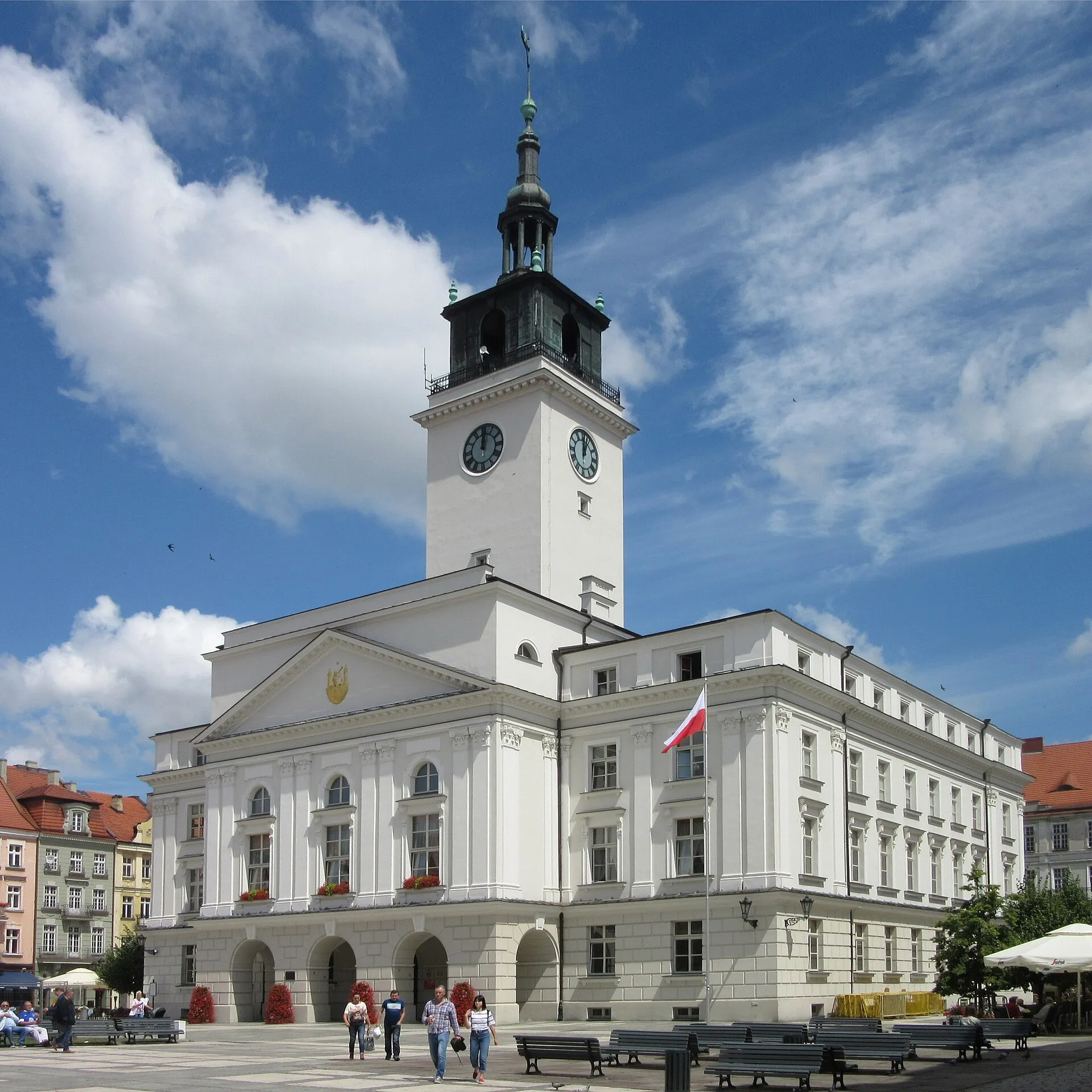 Ratusz w Kaliszu widziany od strony rynku w 2018 roku