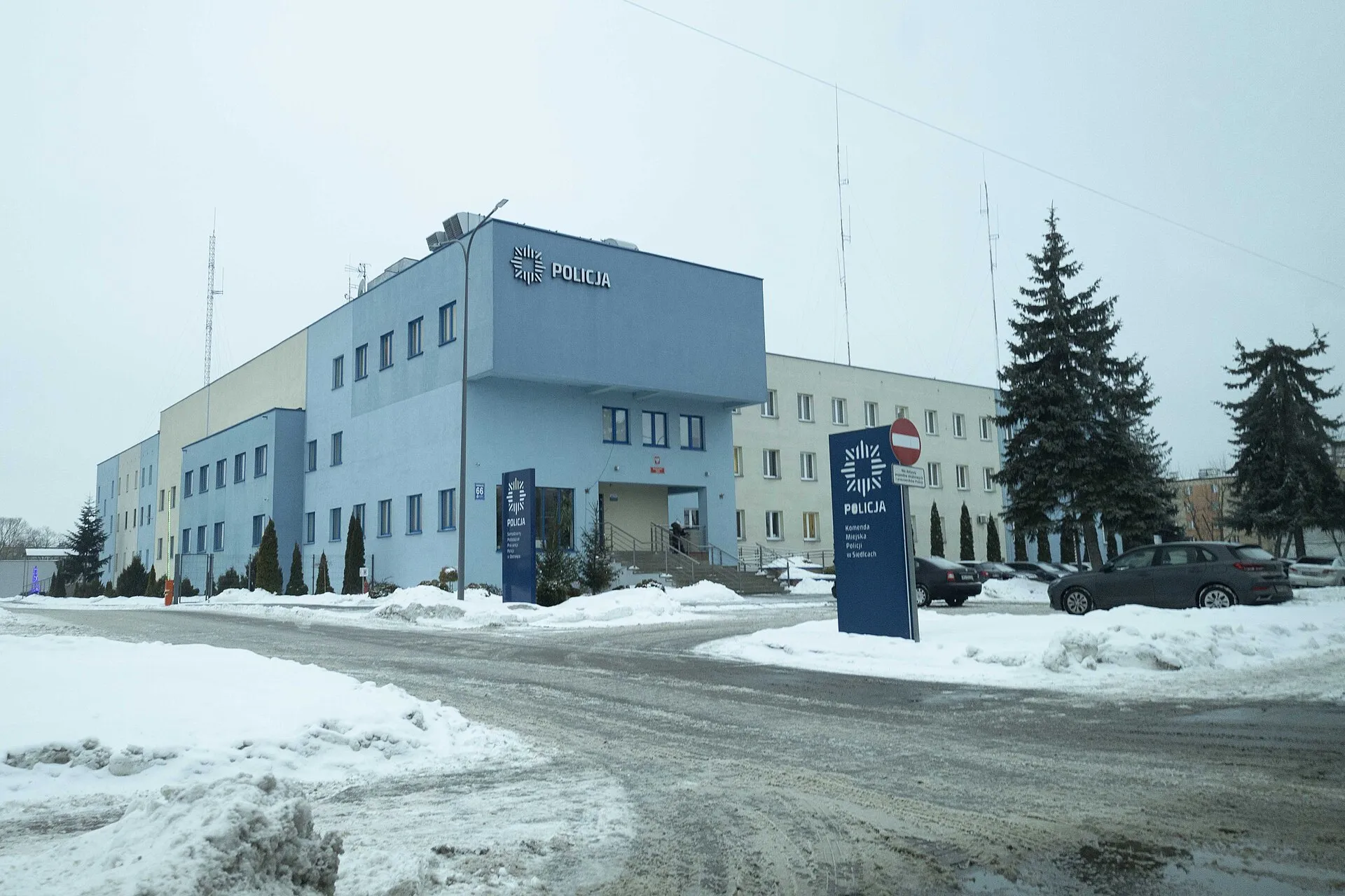 Komenda Miejska Policji w Siedlcach przy ulicy Starowiejskiej w lutym 2026 roku