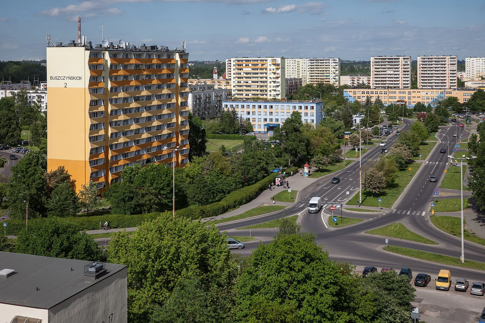 Widok na ulicę Dziewulskiego na toruńskim Rubinkowie w 2017 roku