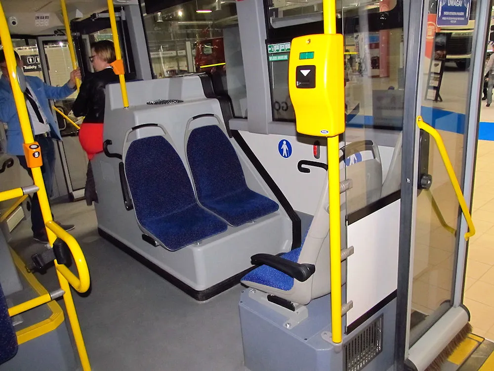 Wnętrze autobusu PKM Sosnowiec podczas targów w Nadarzynie w 2018 roku