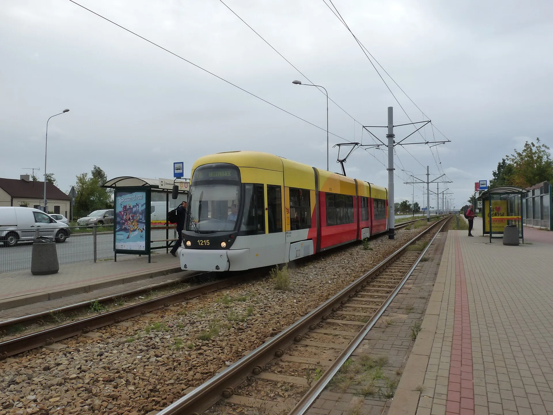 Tramwaj na przystanku Pabianicka - Chocianowicka w Łodzi w 2019 roku