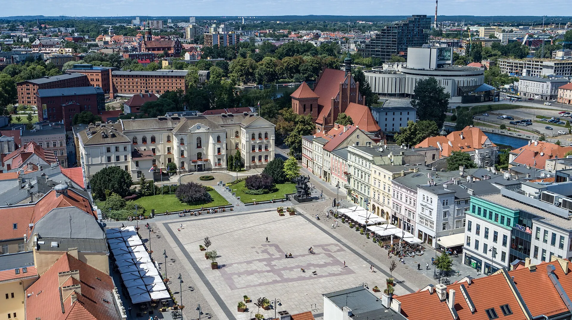 Stary Rynek w Bydgoszczy widziany z lotu ptaka w 2022 roku