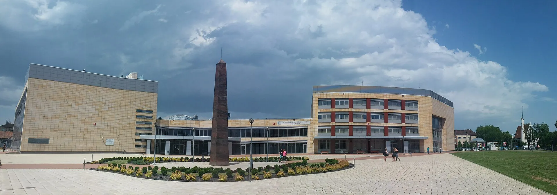 Budynek Państwowej Wyższej Szkoły Zawodowej w Tarnowie w 2016 roku