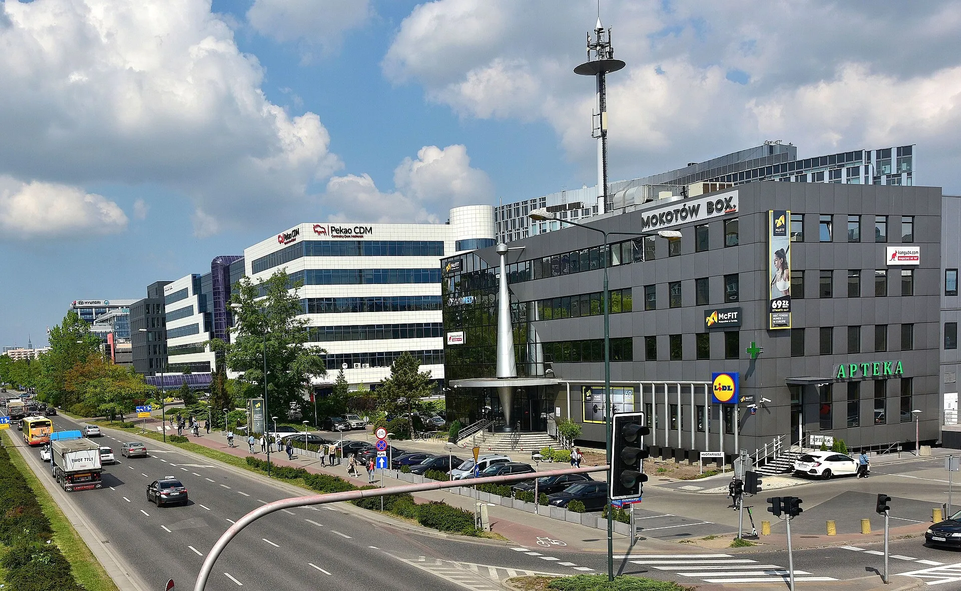 Ulica Wołoska w Warszawie przy kompleksie biurowym Mokotów Box