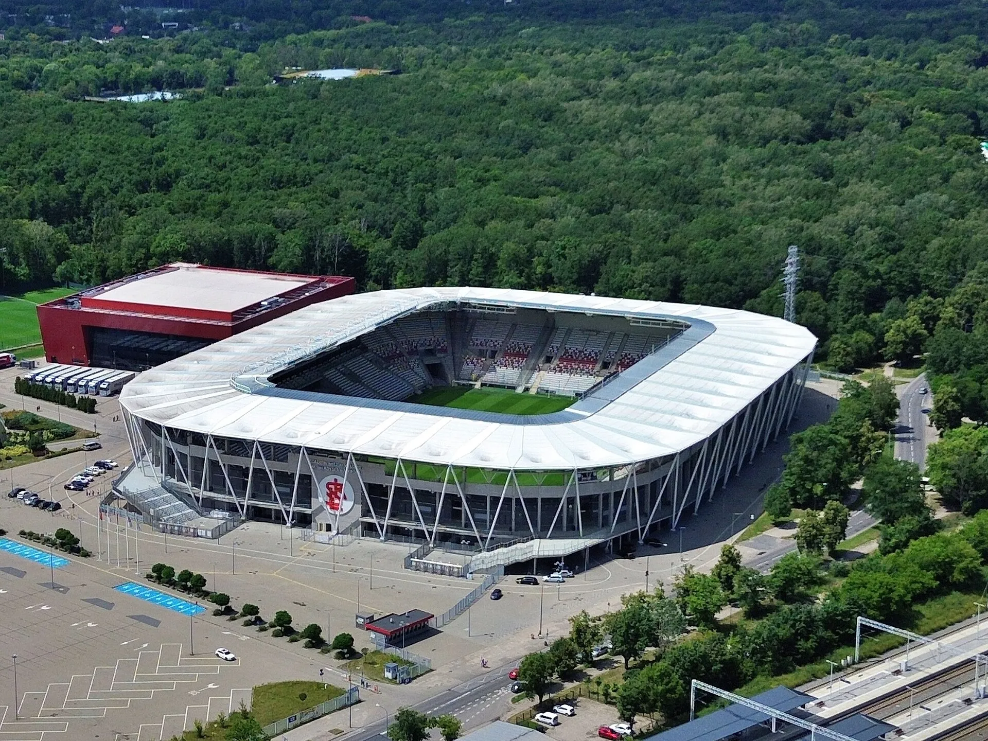 Stadion ŁKS w Łodzi widziany z lotu ptaka w 2024 roku