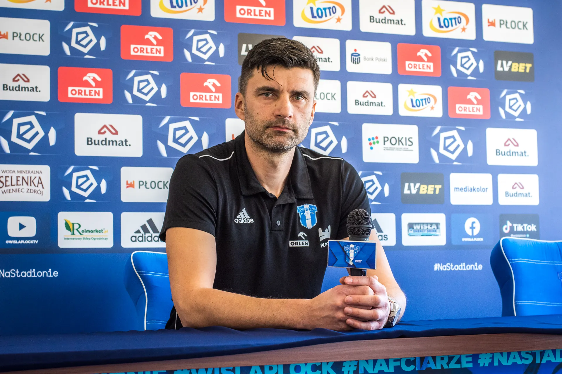 Pavol Staňo na konferencji prasowej Wisły Płock w 2022 roku