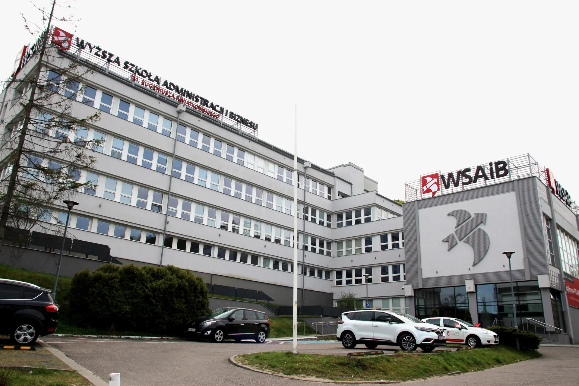 Budynek Wyższej Szkoły Administracji i Biznesu w Gdyni w 2019 roku