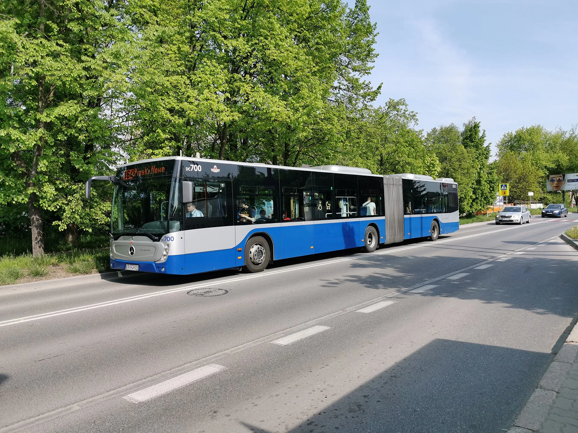 Autobus MPK Kraków na ulicy Mackiewicza w Krakowie w maju 2022